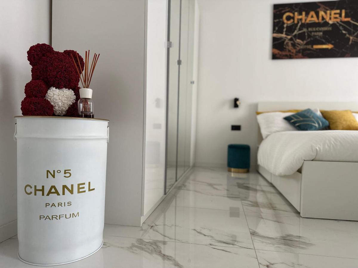 Maison Chanel Милан Экстерьер фото